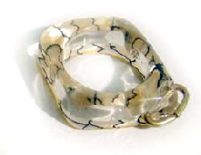 RING AUS ZELLULOSEACETAT MIT MESSING